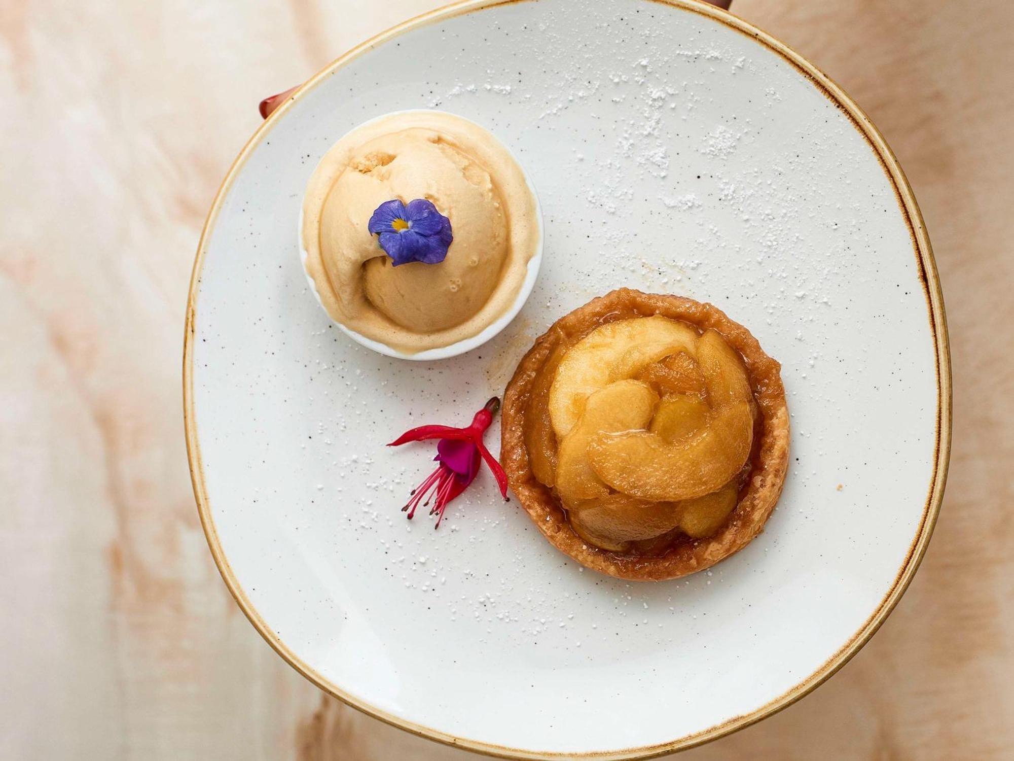 The Sebel Quay West Suites Sydney Sidney Exterior foto A dessert at the restaurant