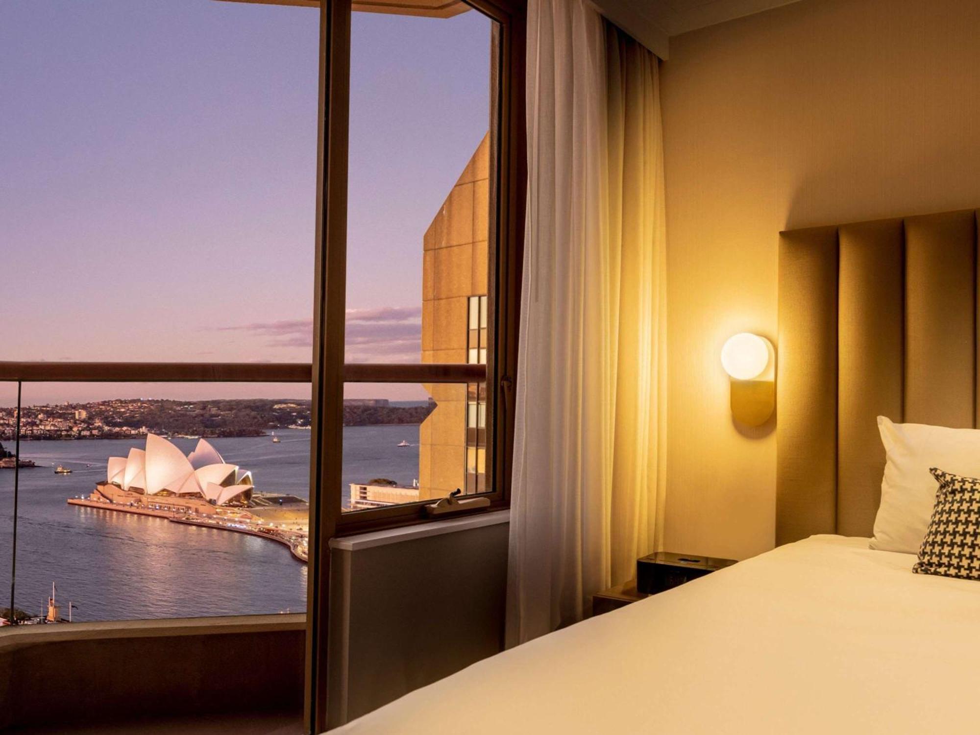 The Sebel Quay West Suites Sydney Sidney Exterior foto A view of the Sydney Opera House from a suite at the Pan Pacific Sydney