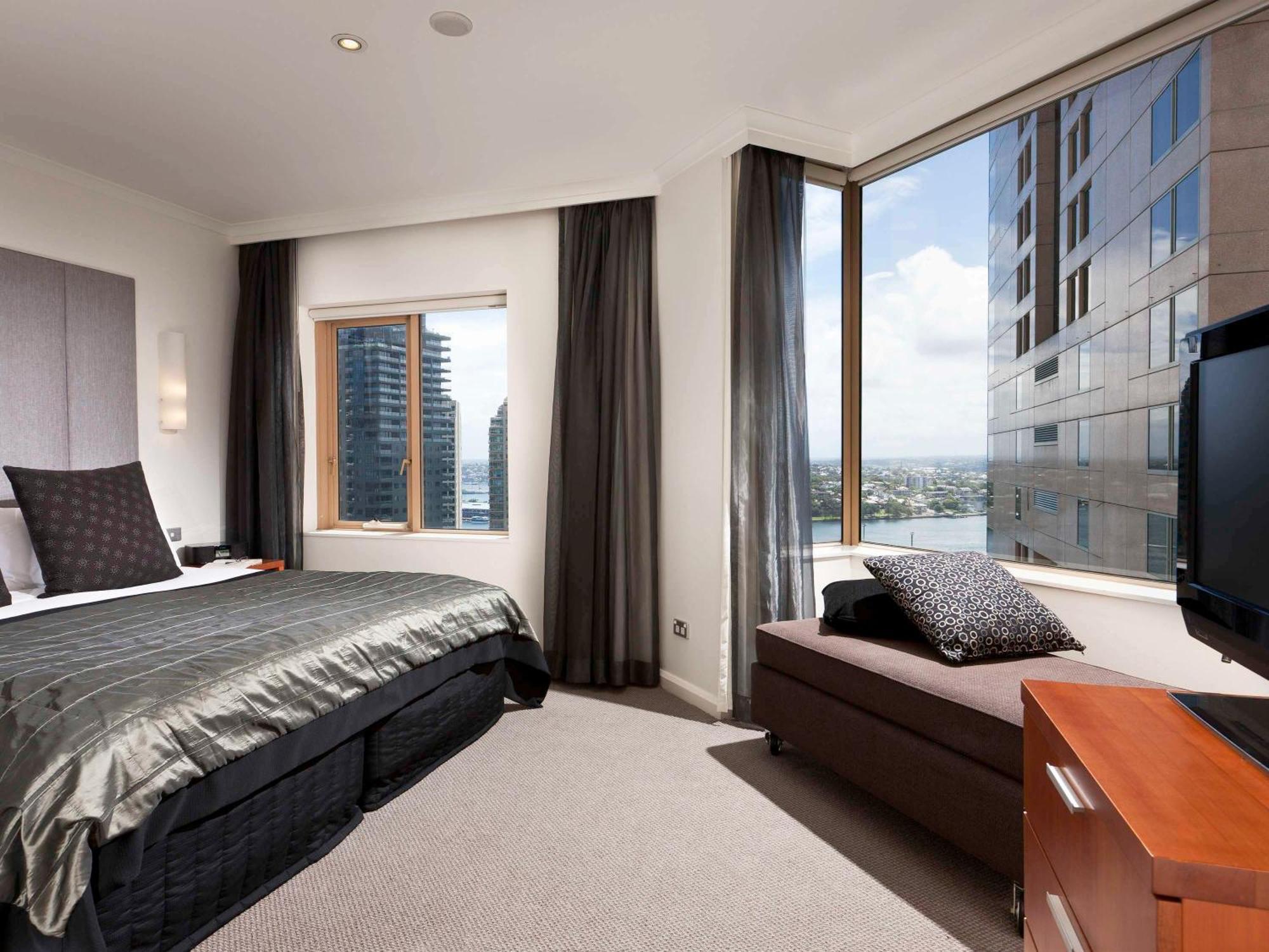 The Sebel Quay West Suites Sydney Sidney Exterior foto A bedroom at the Crown Towers